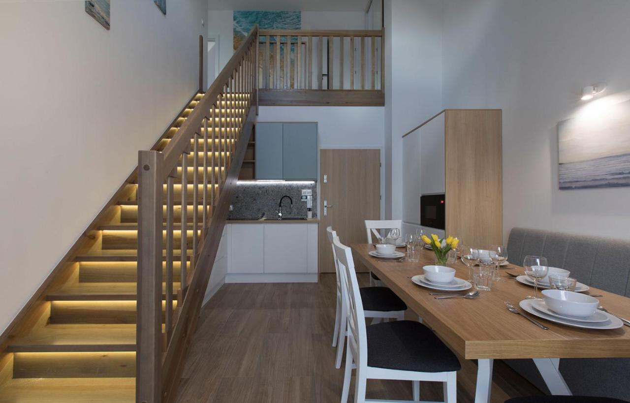 Willa Przy Porcie - Apartamenty Z Aneksami Kuchennymi Устка Экстерьер фото