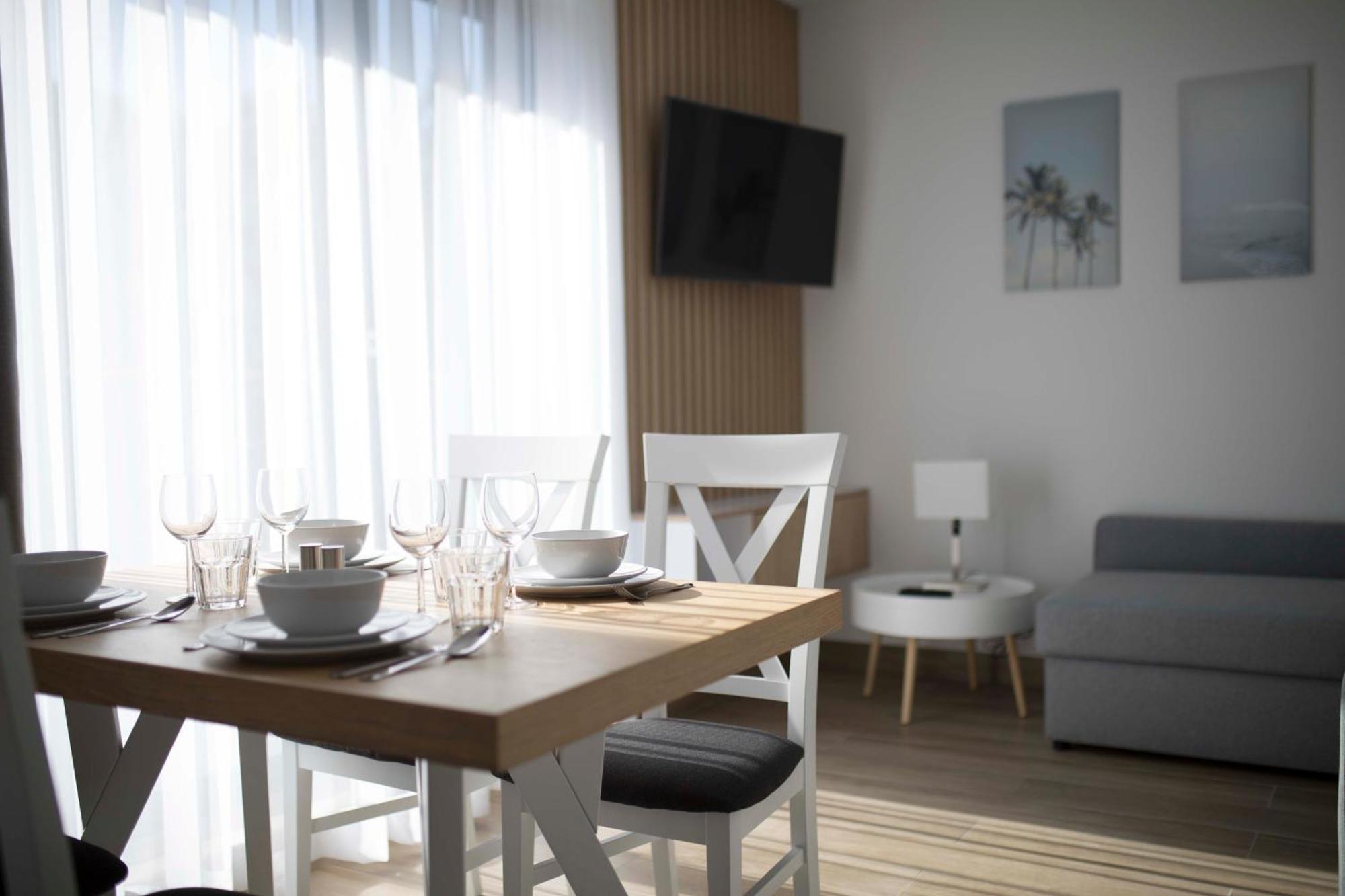 Willa Przy Porcie - Apartamenty Z Aneksami Kuchennymi Устка Экстерьер фото