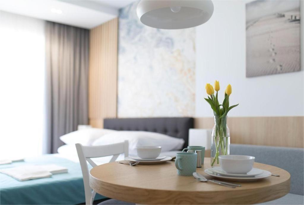 Willa Przy Porcie - Apartamenty Z Aneksami Kuchennymi Устка Экстерьер фото
